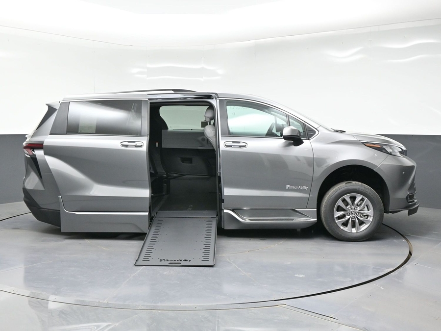 New 2026 Toyota Sienna Hybrid XLE Add - BraunAbility Side Entry In Floor Automatic Ramp
