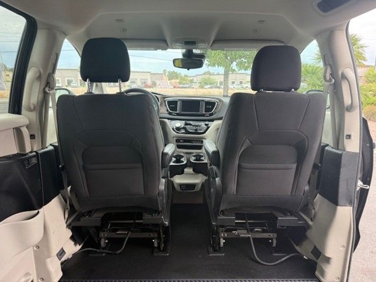 2023 CHRYSLER VOYAGER - Image 14