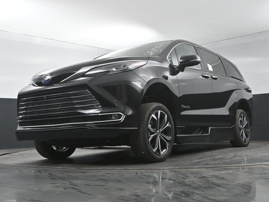 New 2025 Toyota Sienna Hybrid Platinum - BraunAbility Side Entry Entry In Floor Automatic Ramp