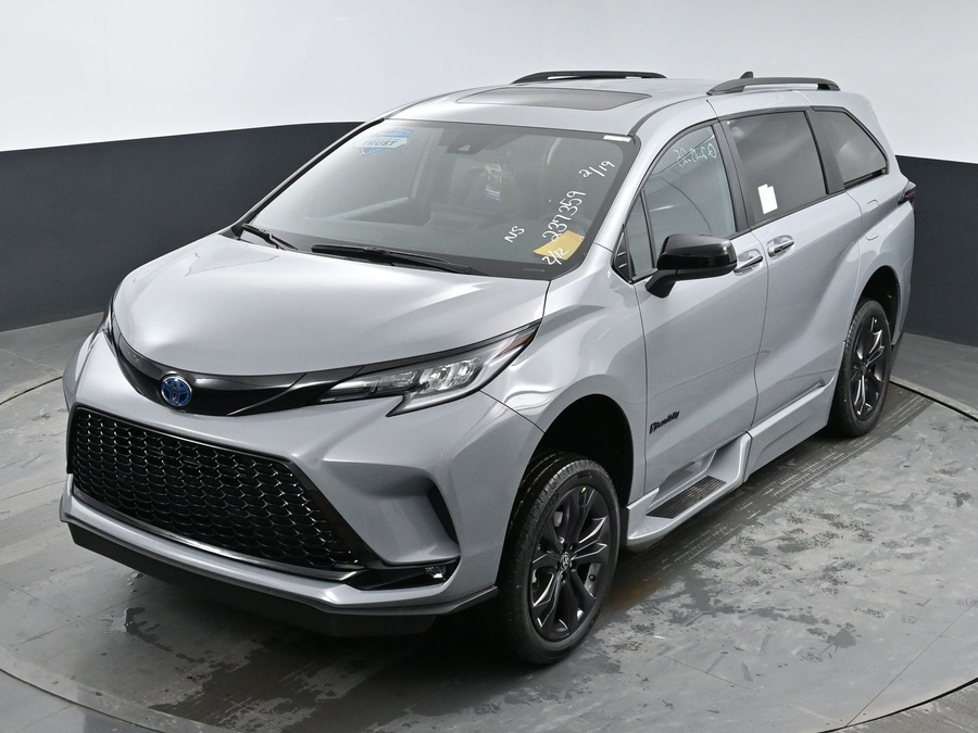 New 2026 Toyota Sienna Hybrid XSE Sport - BraunAbility Side Entry Fold Out Automatic Ramp