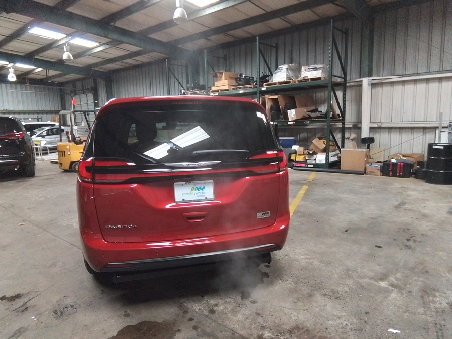 Número de imagen rojo Chrysler Pacifica 5