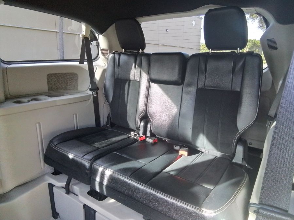 2017 DODGE GRAND CARAVAN - Image 10