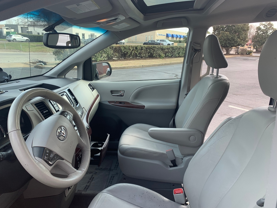 Used 2014 Toyota Sienna XLE - VMI Side Entry Entry In Floor Automatic Ramp