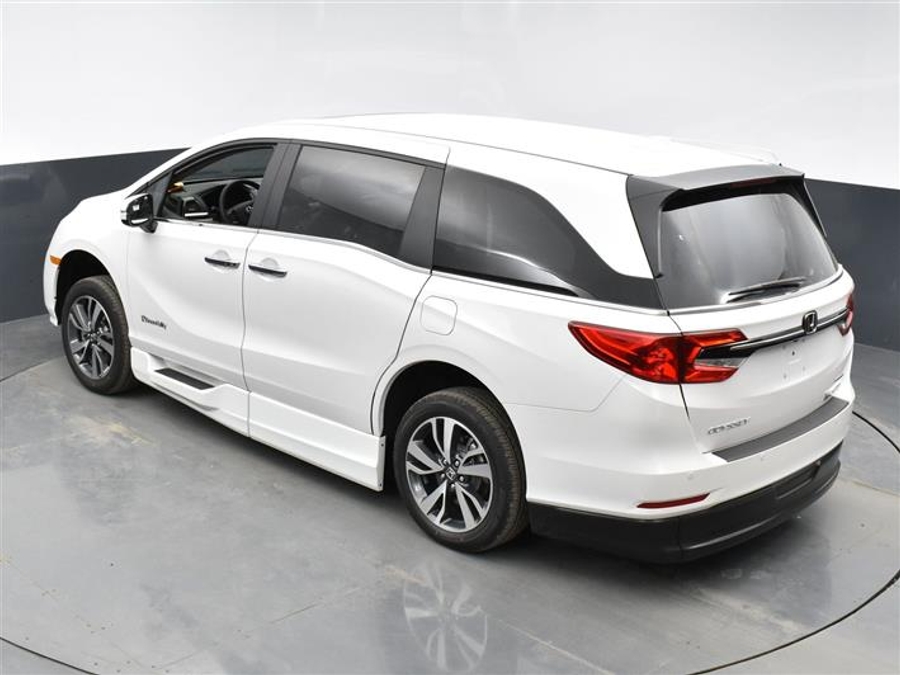 New 2026 Honda Odyssey Touring - BraunAbility Side Entry In Floor Automatic Ramp