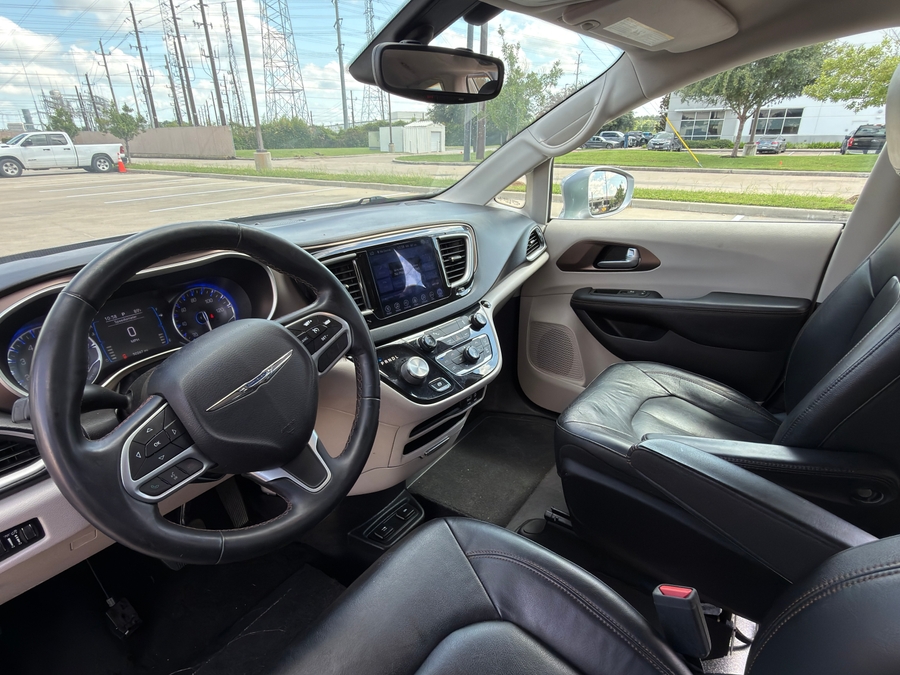 Used 2017 Chrysler Pacifica Touring-L - VMI Side Entry In Floor Automatic Ramp