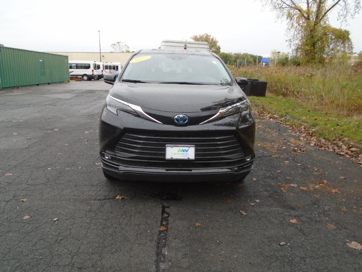 2025 TOYOTA SIENNA - Image 10