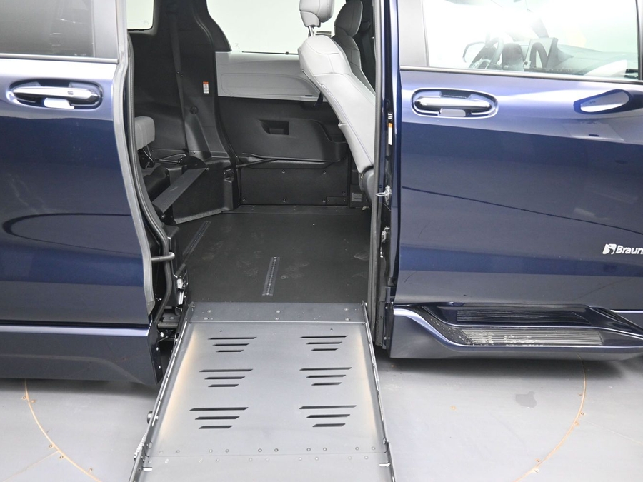 New 2026 Toyota Sienna Hybrid XLE Add - BraunAbility Side Entry Fold Out Automatic Ramp