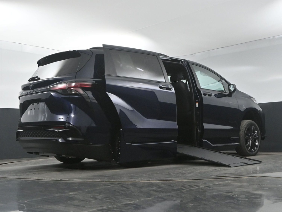 New 2025 Toyota Sienna Hybrid XSE Sport - BraunAbility Side Entry Entry In Floor Automatic Ramp