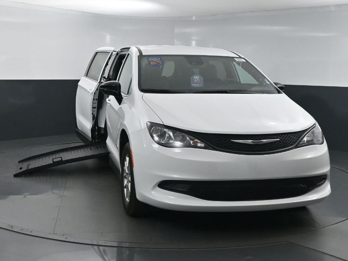 2025 CHRYSLER VOYAGER - Image 3