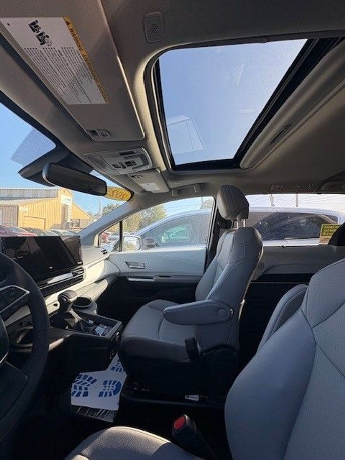 2025 TOYOTA SIENNA - Image 1