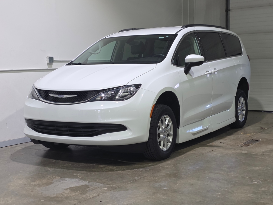 White Chrysler Voyager image number 8