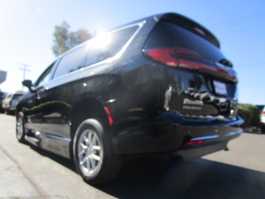 Used 2023 Chrysler Pacifica Touring L - BraunAbility Side Entry Entry In Floor Automatic Ramp