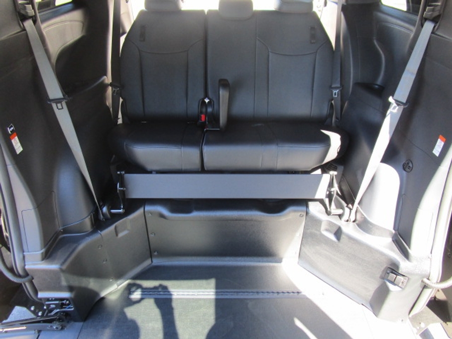 New 2025 Toyota Sienna Hybrid XSE Sport - BraunAbility Side Entry Entry Fold Out Automatic Ramp