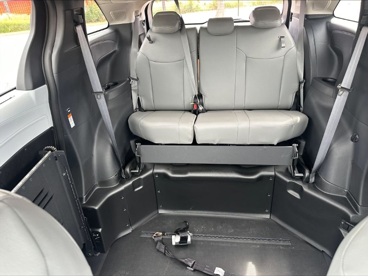 2025 TOYOTA SIENNA - Image 19