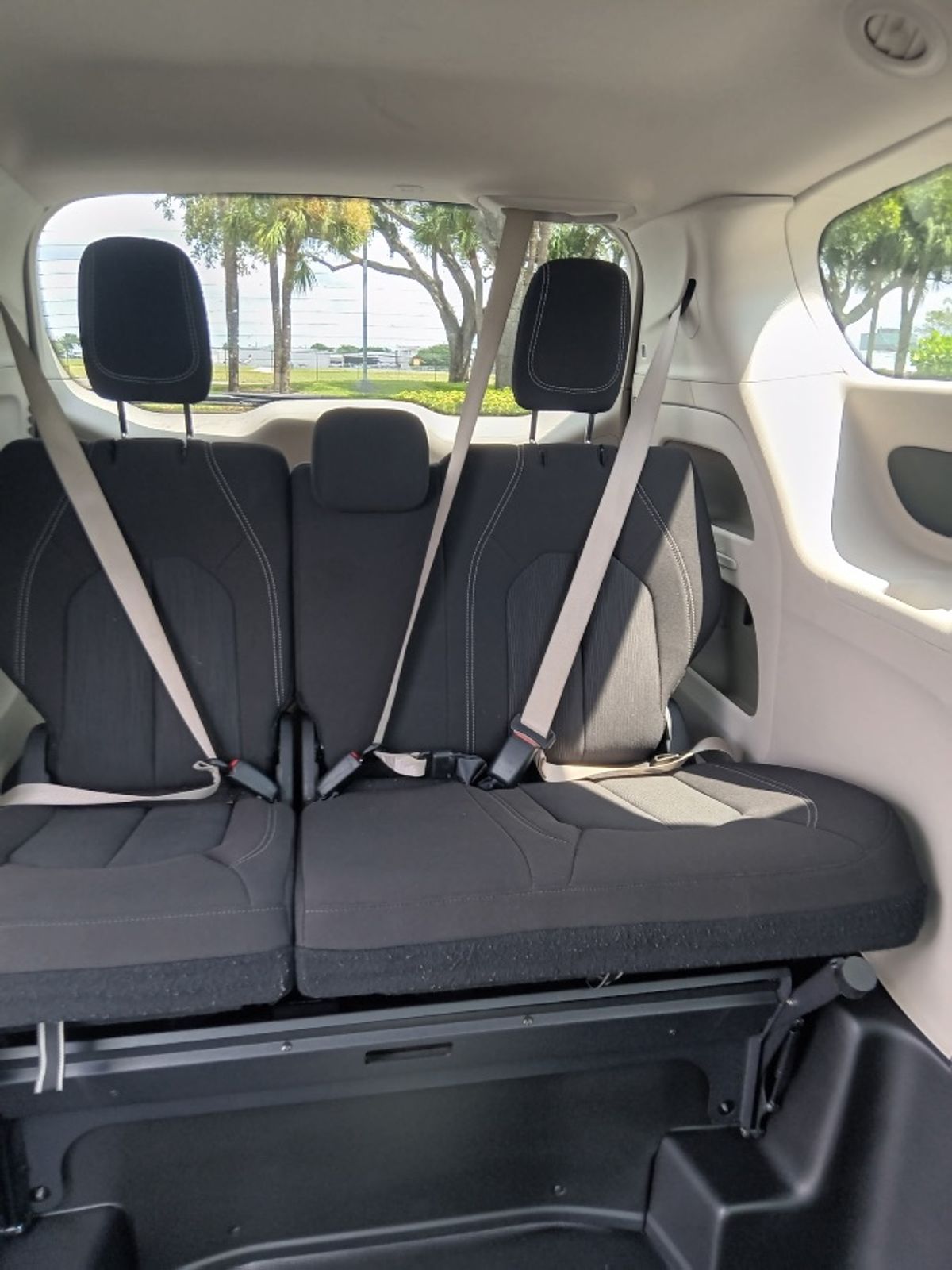 2023 CHRYSLER VOYAGER - Image 12