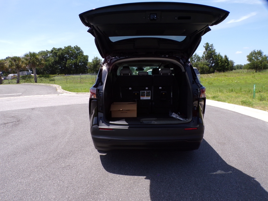 Black Toyota Sienna image number 7