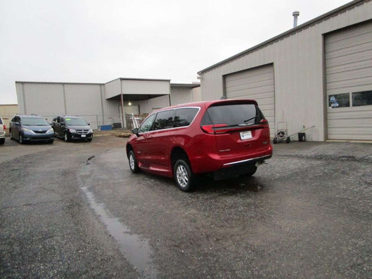 Número de imagen rojo Chrysler Pacifica 11