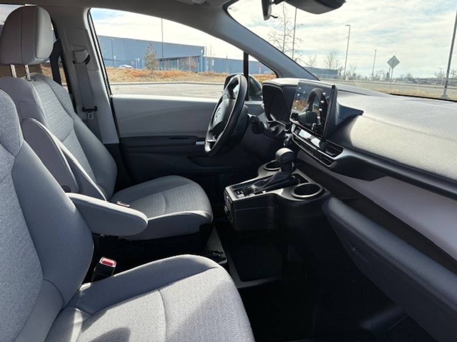 Used 2024 Toyota Sienna Hybrid LE - BraunAbility Side Entry Entry Fold Out Automatic Ramp