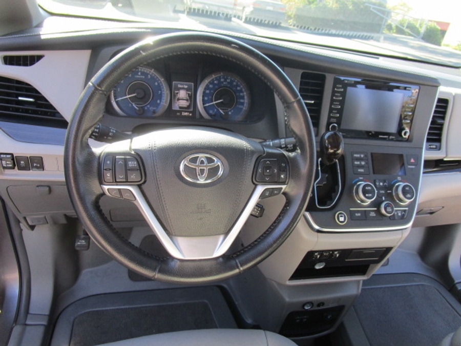 Used 2019 Toyota Sienna XLE Base - BraunAbility Side Entry Entry Fold Out Automatic Ramp