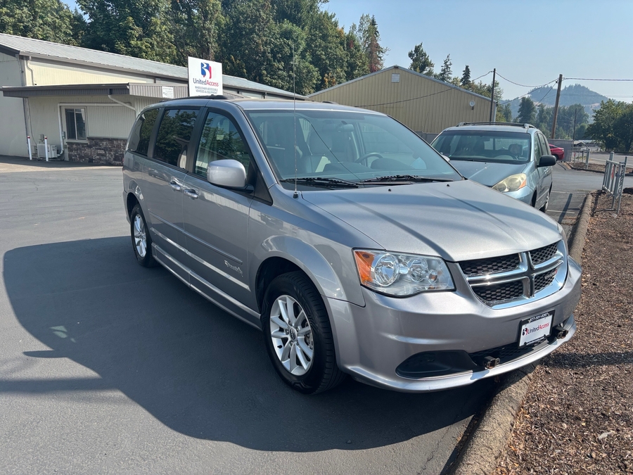 Used 2015 Dodge Grand Caravan SXT - BraunAbility Side Entry Fold Out Automatic Ramp