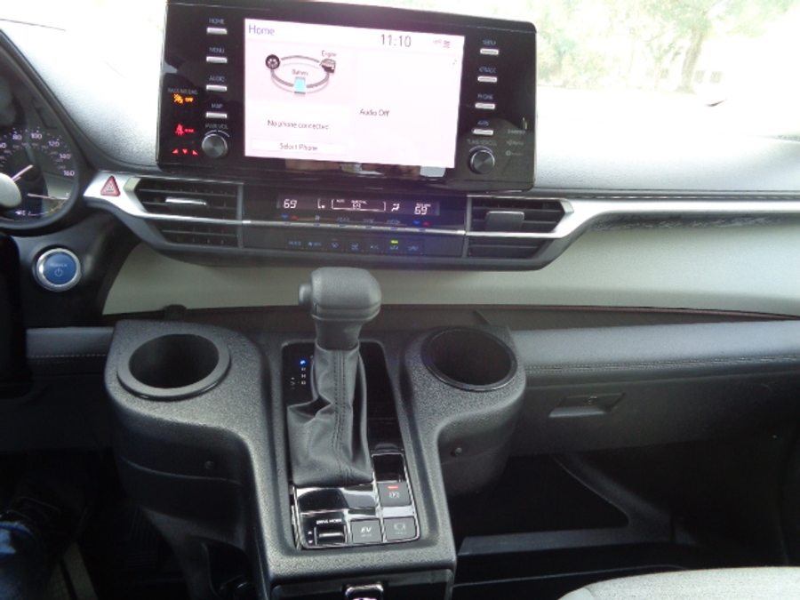 Used 2024 Toyota Sienna Hybrid LE - BraunAbility Side Entry Entry Fold Out Automatic Ramp