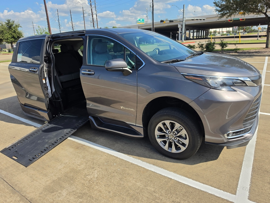 Used 2024 Toyota Sienna Hybrid XLE - BraunAbility Side Entry Fold Out Automatic Ramp