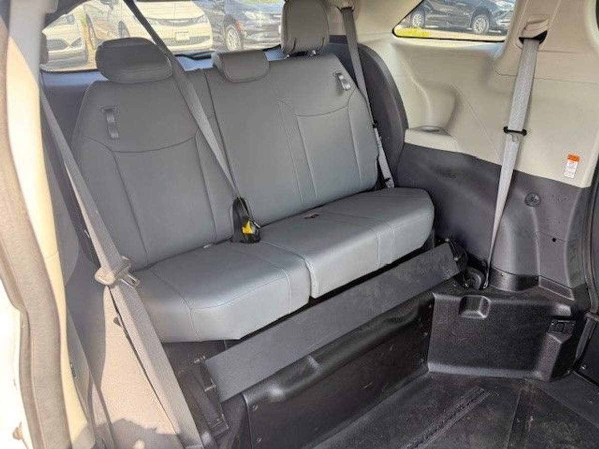 2023 TOYOTA SIENNA - Image 19