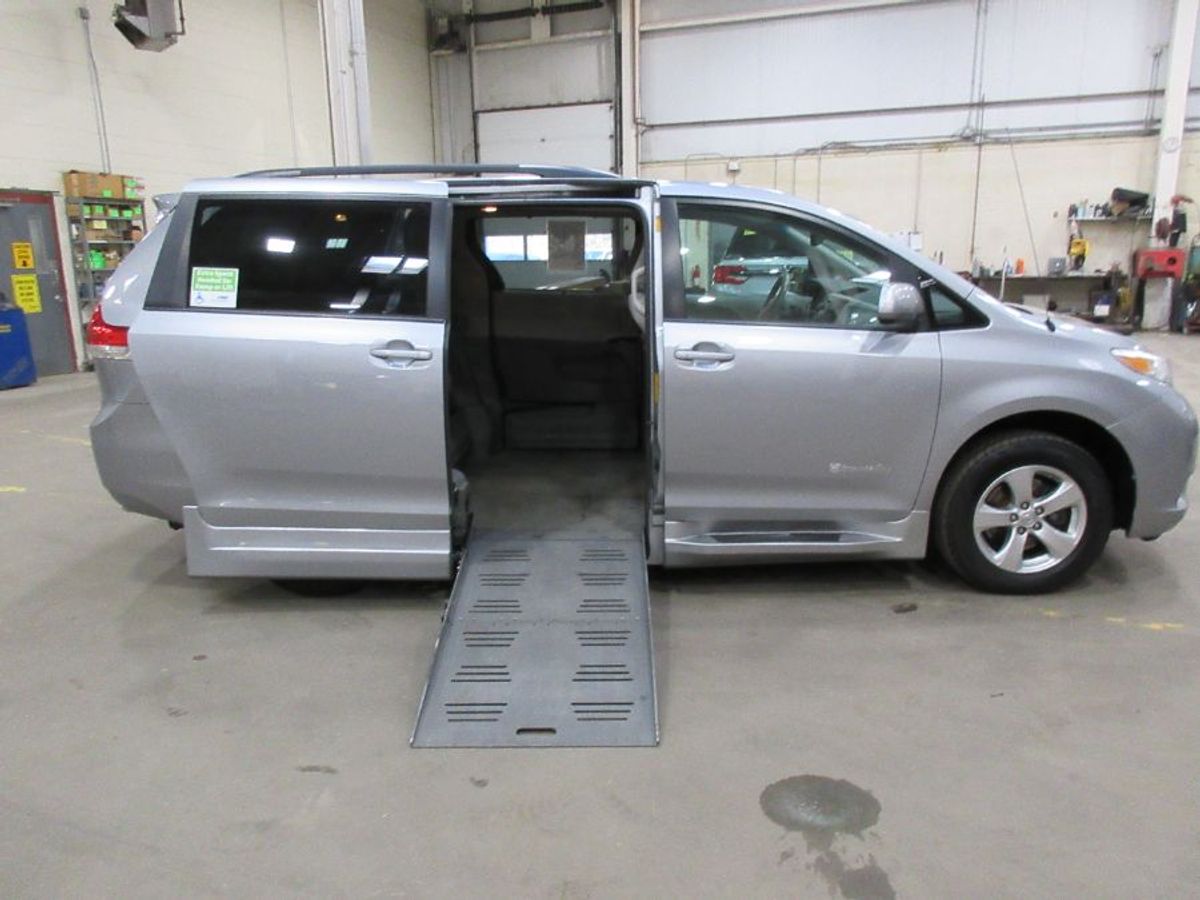 2013 Toyota Sienna LE