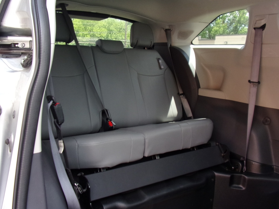 2023 Toyota Sienna XLE - Photo 17