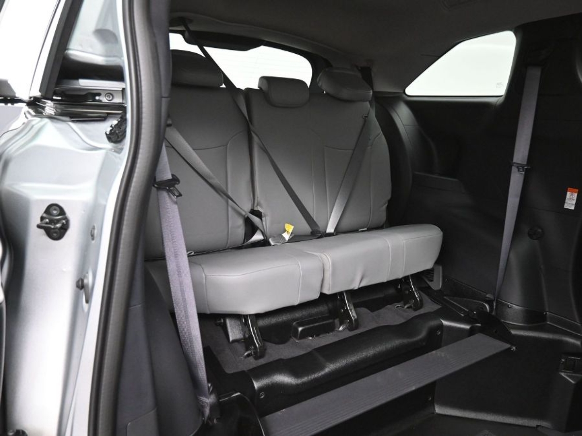 2025 TOYOTA SIENNA - Image 10