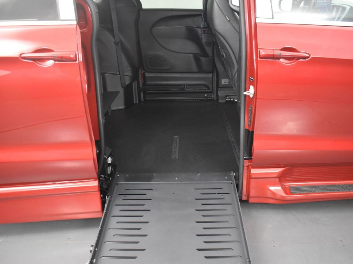 2025 CHRYSLER PACIFICA - Image 12