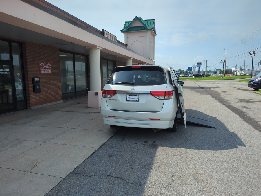 Used 2017 Honda Odyssey EX-L - VMI Side Entry In Floor Automatic Ramp