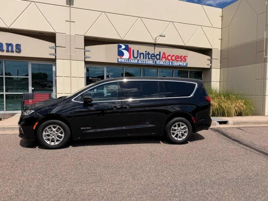 Used 2024 Chrysler Pacifica Touring - Driverge Side Entry Fold Out Automatic Ramp