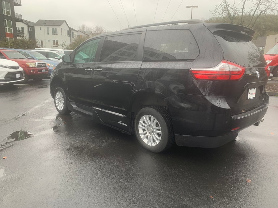 Used 2017 Toyota Sienna XLE Base - VMI Side Entry Entry In Floor Automatic Ramp
