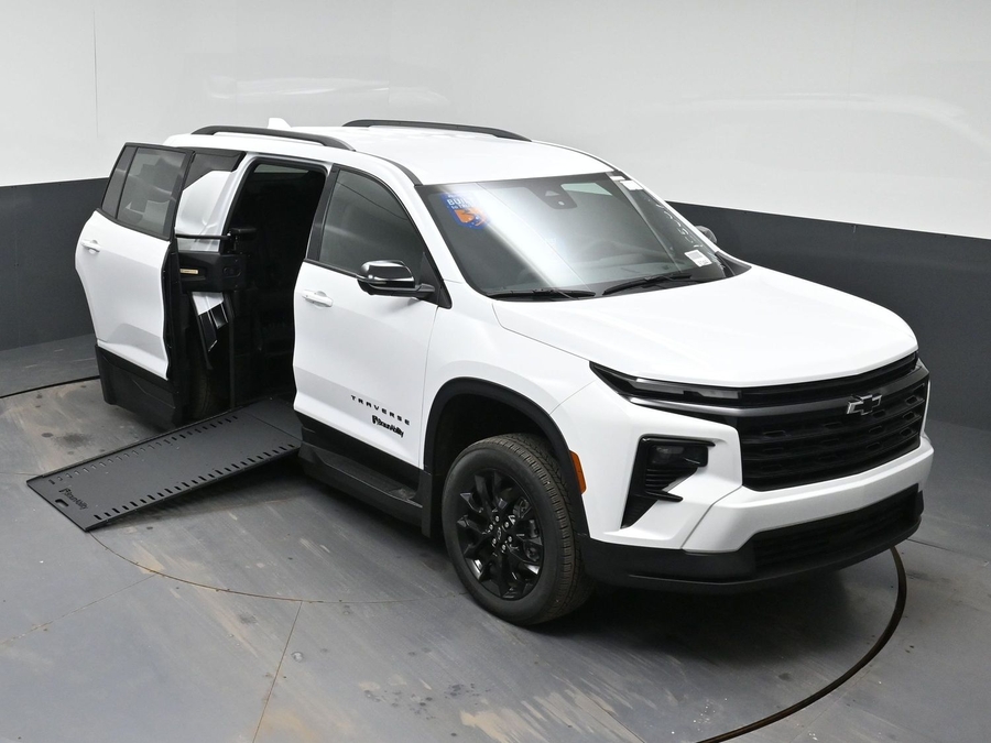 New 2026 Chevrolet Traverse 1LT Midnight - BraunAbility Side Entry In Floor Automatic Ramp