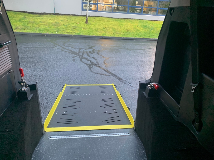 New 2026 Toyota Sienna Hybrid LE - Vantage Mobility Rear Entry Entry Fold Out Manual Ramp