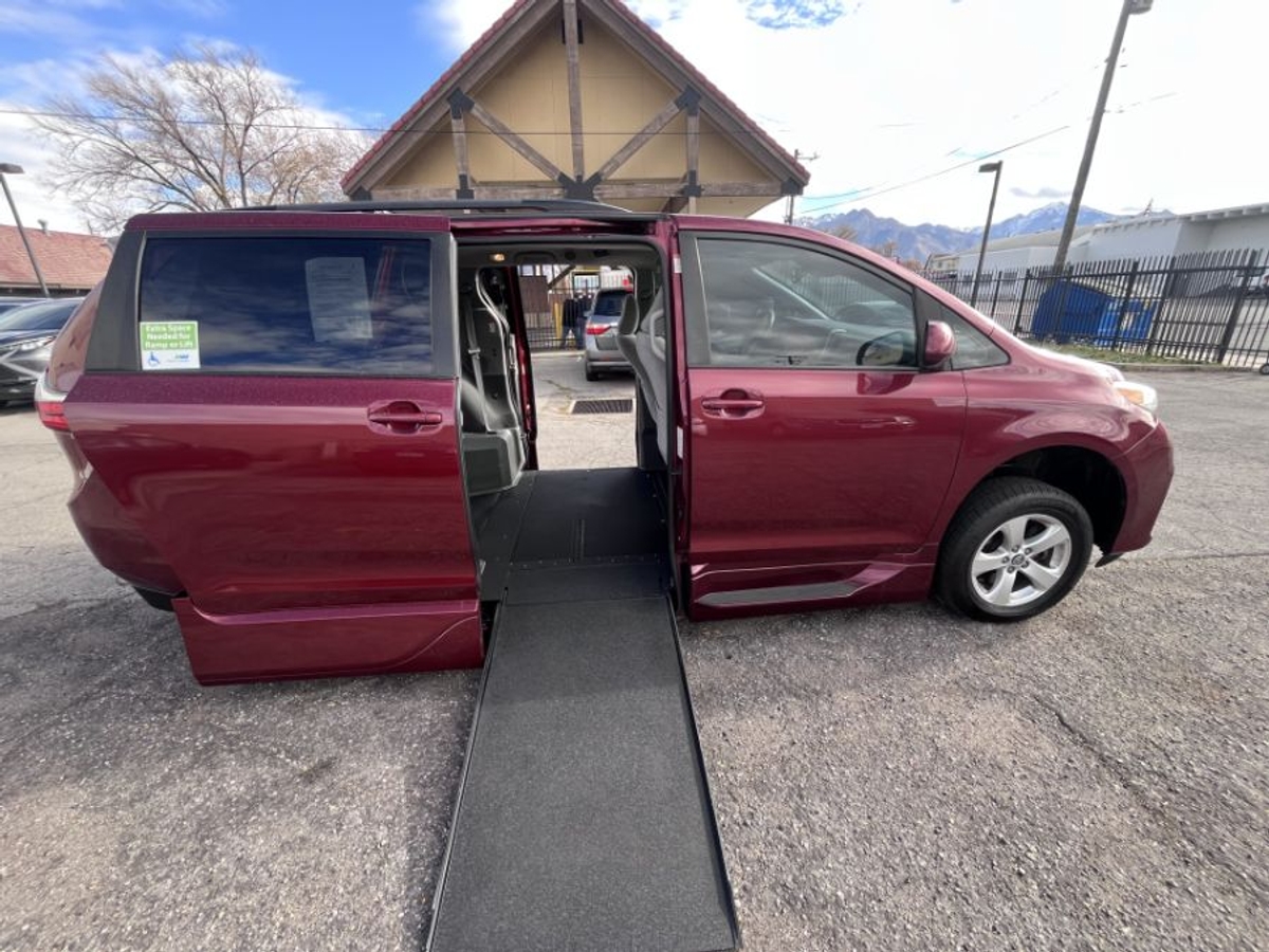 Red Toyota Sienna image number 8