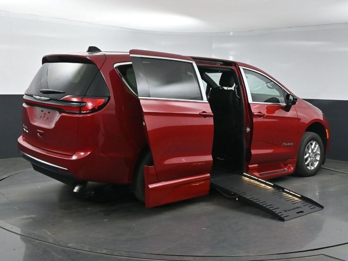 2025 CHRYSLER PACIFICA - Image 7