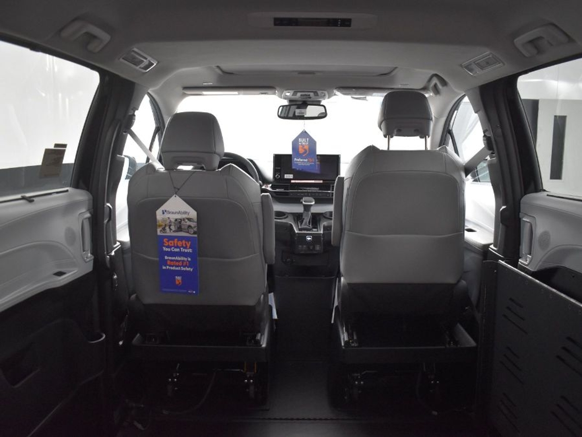 2025 TOYOTA SIENNA - Image 15