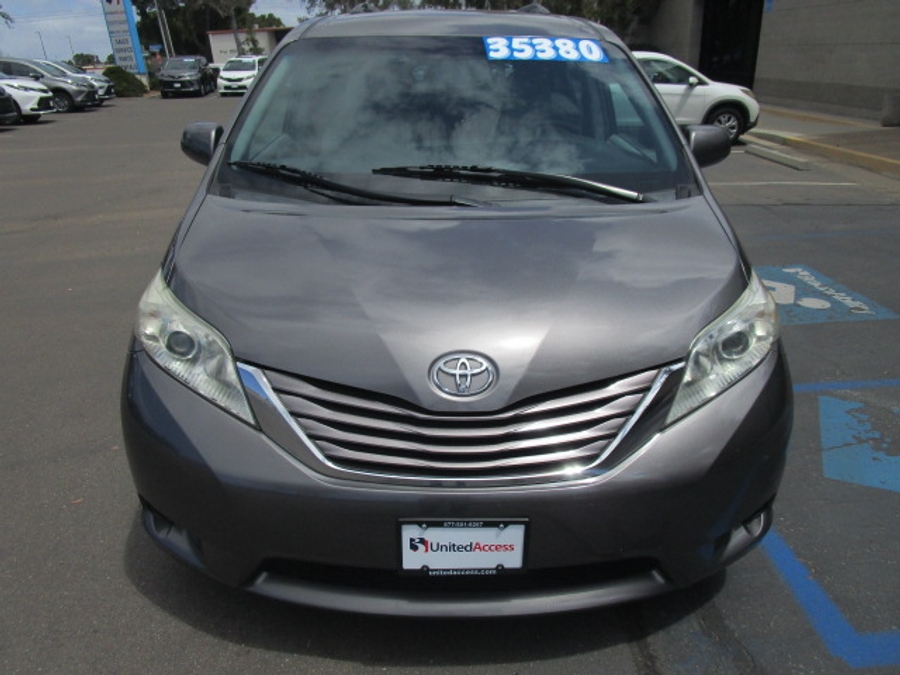 Used 2015 Toyota Sienna LE - FRE Rear Entry Entry Fold Out Manual Ramp