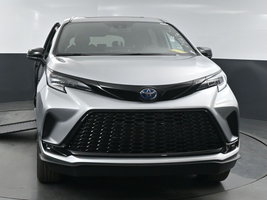 New 2025 Toyota Sienna Hybrid XSE - BraunAbility Side Entry Entry In Floor Automatic Ramp