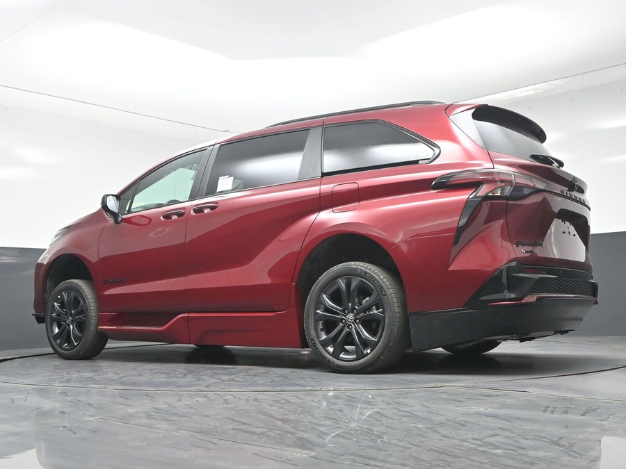 New 2026 Toyota Sienna Hybrid XSE Sport - BraunAbility Side Entry In Floor Automatic Ramp