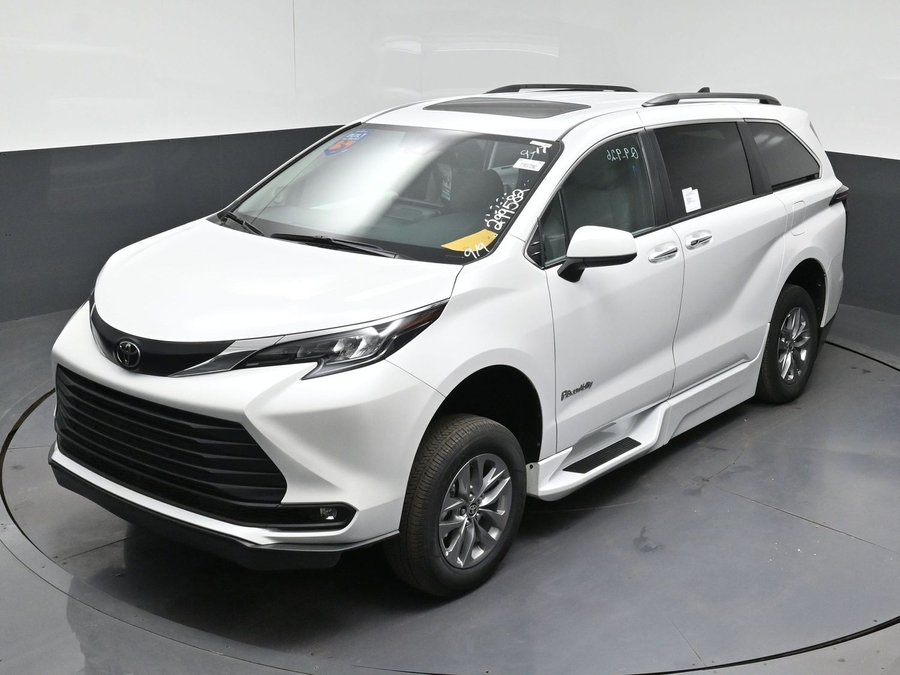New 2026 Toyota Sienna Hybrid XLE Add - BraunAbility Side Entry In Floor Automatic Ramp
