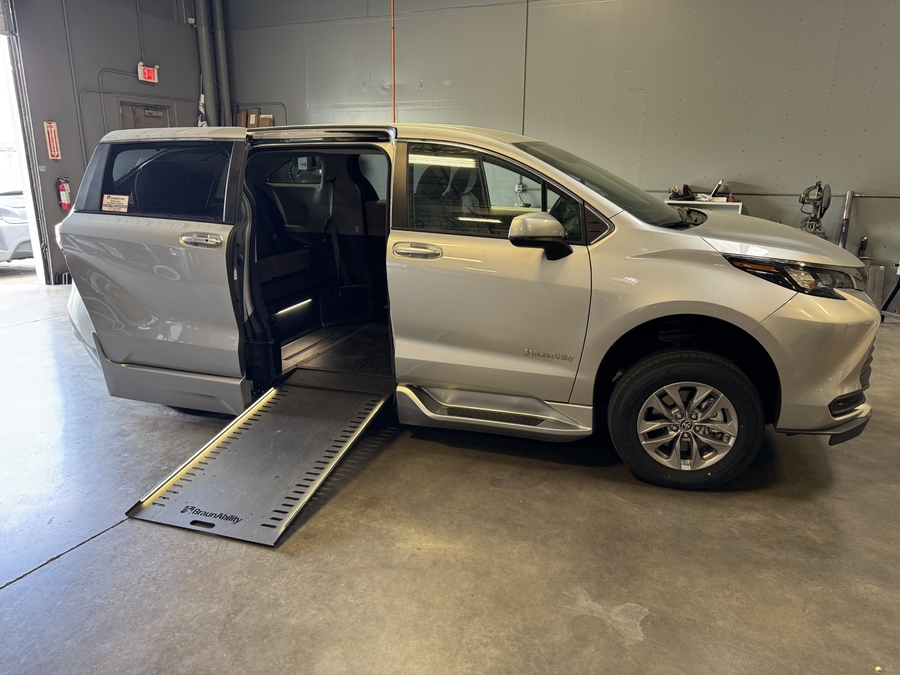 Used 2024 Toyota Sienna Hybrid LE - BraunAbility Side Entry Entry In Floor Automatic Ramp