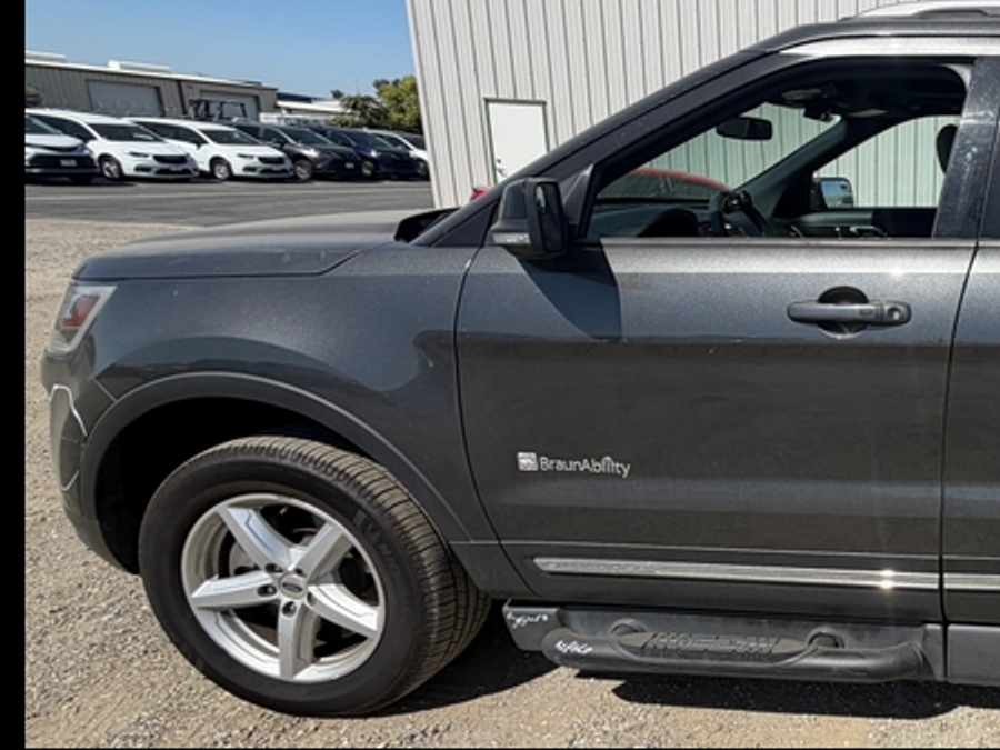  Ford Explorer image number 7