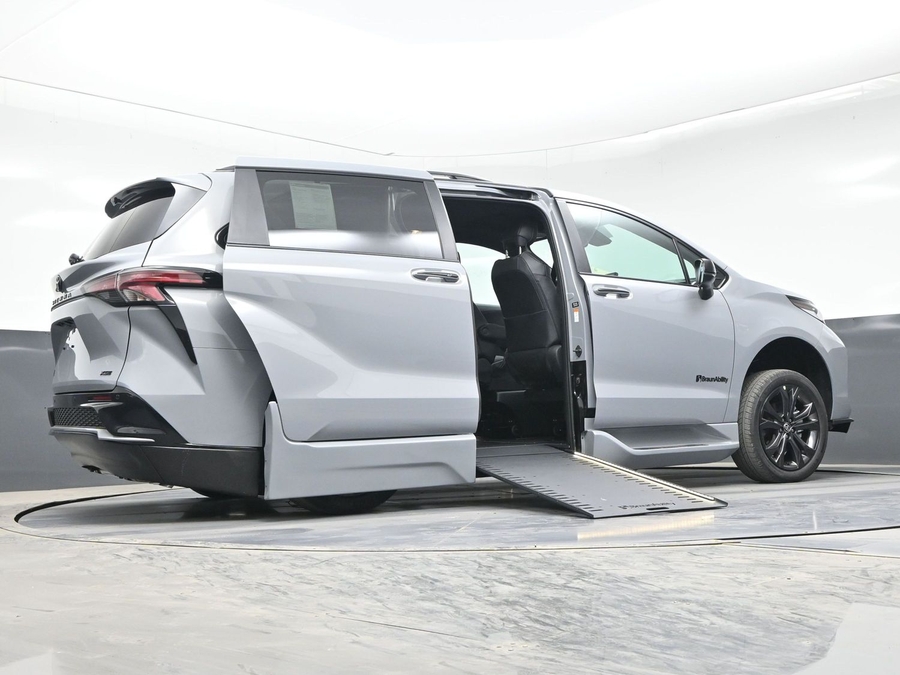 New 2026 Toyota Sienna Hybrid XSE Sport - BraunAbility Side Entry Entry In Floor Automatic Ramp