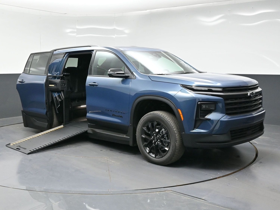 New 2026 Chevrolet Traverse 1LT Midnight - BraunAbility Side Entry In Floor Automatic Ramp