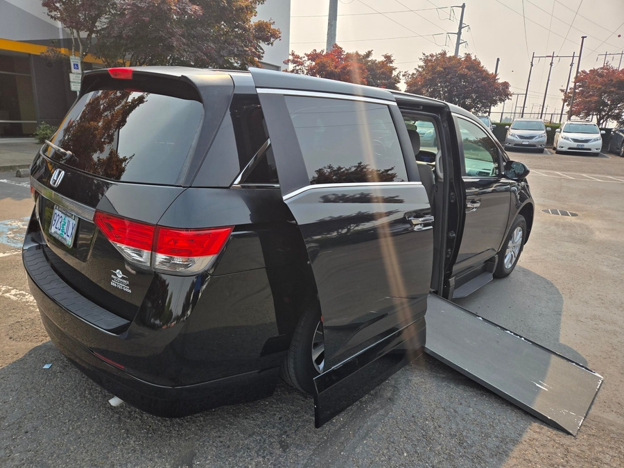 Used 2015 Honda Odyssey EX - BraunAbility Side Entry In Floor Automatic Ramp