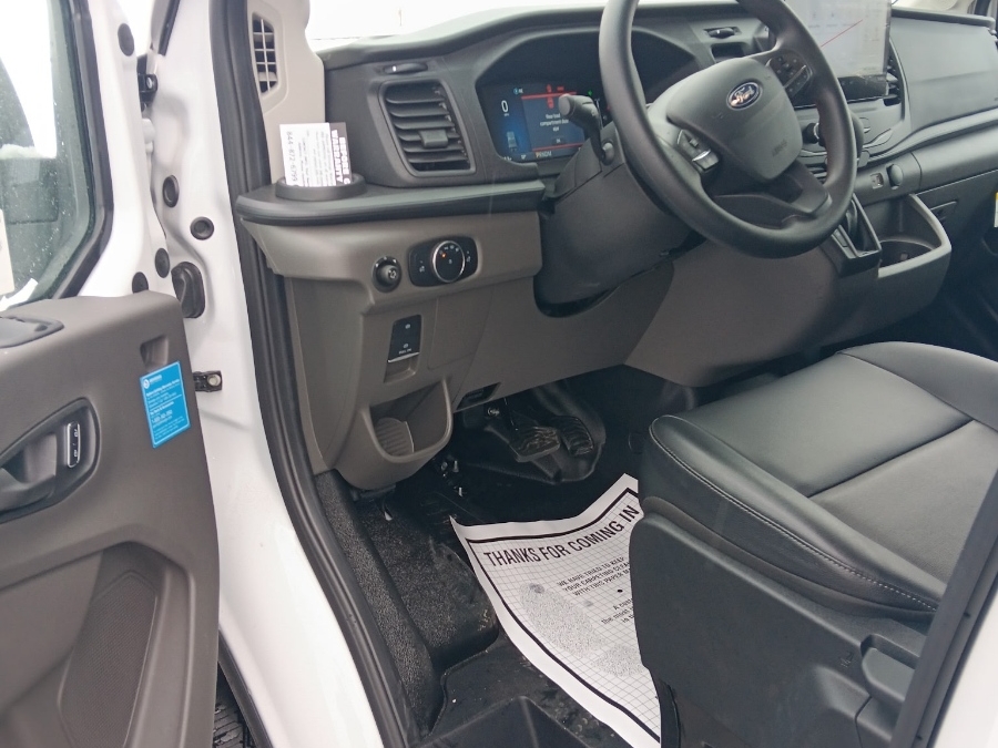 White Ford T350 image number 1