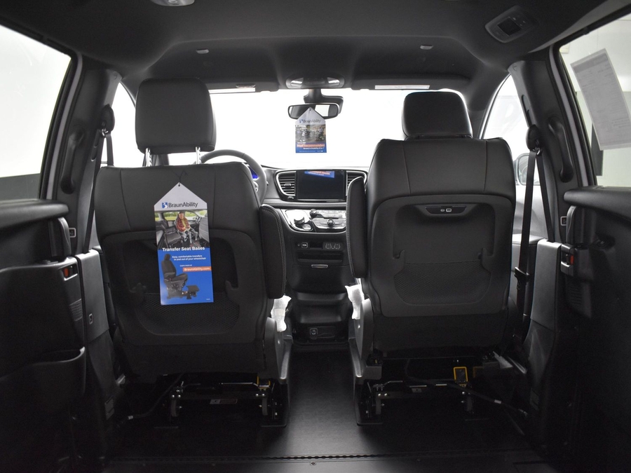 New 2025 Chrysler Pacifica Select Safety - BraunAbility Side Entry Entry In Floor Automatic Ramp
